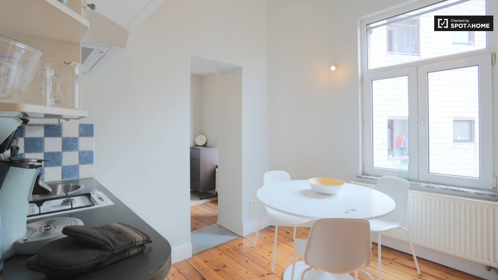 Bright studio apartment for rent in Brussels City Center (ref 207259