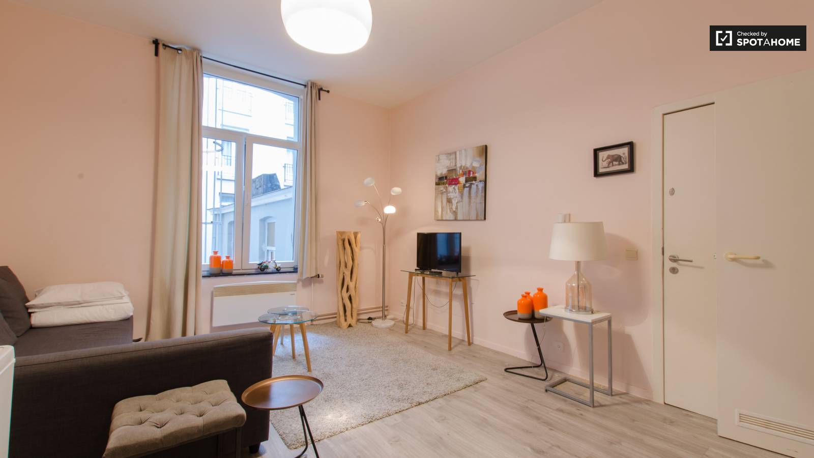 Comfy studio apartment for rent in Brussels city centre (ref 140215