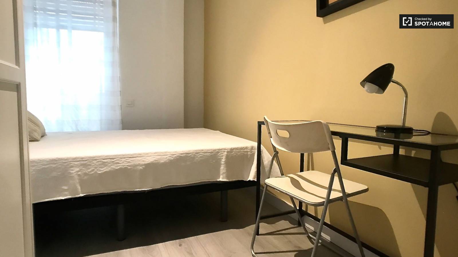 Chambre confortable dans un appartement de 6 chambres à Tetuán Logement à Madrid