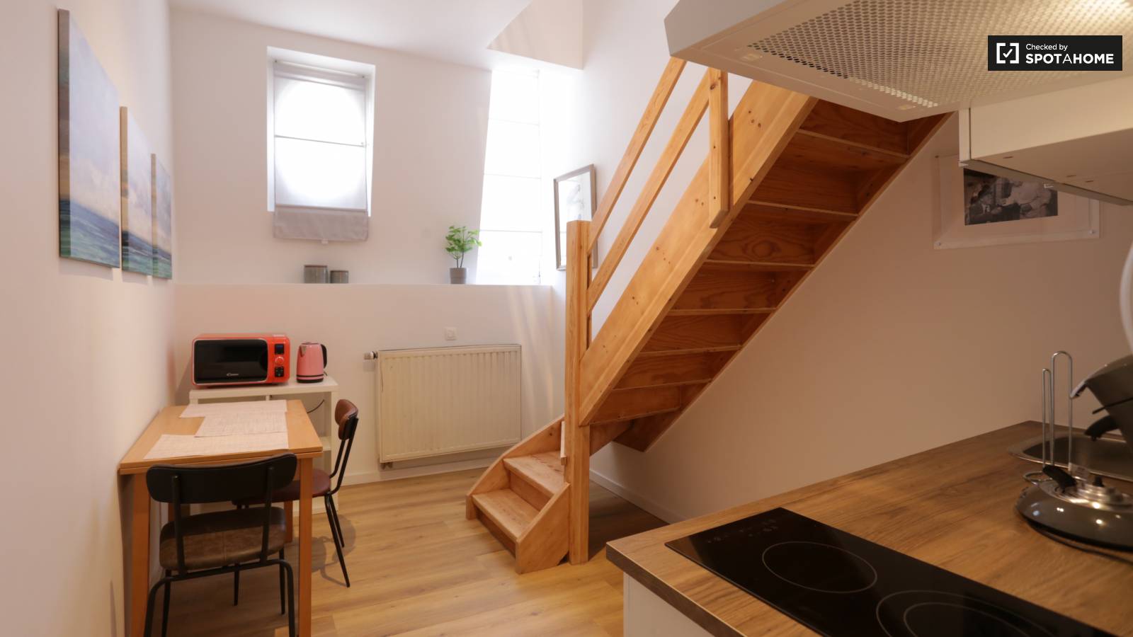 Minimalist studio apartment for rent in Center, Brussels (ref 300088