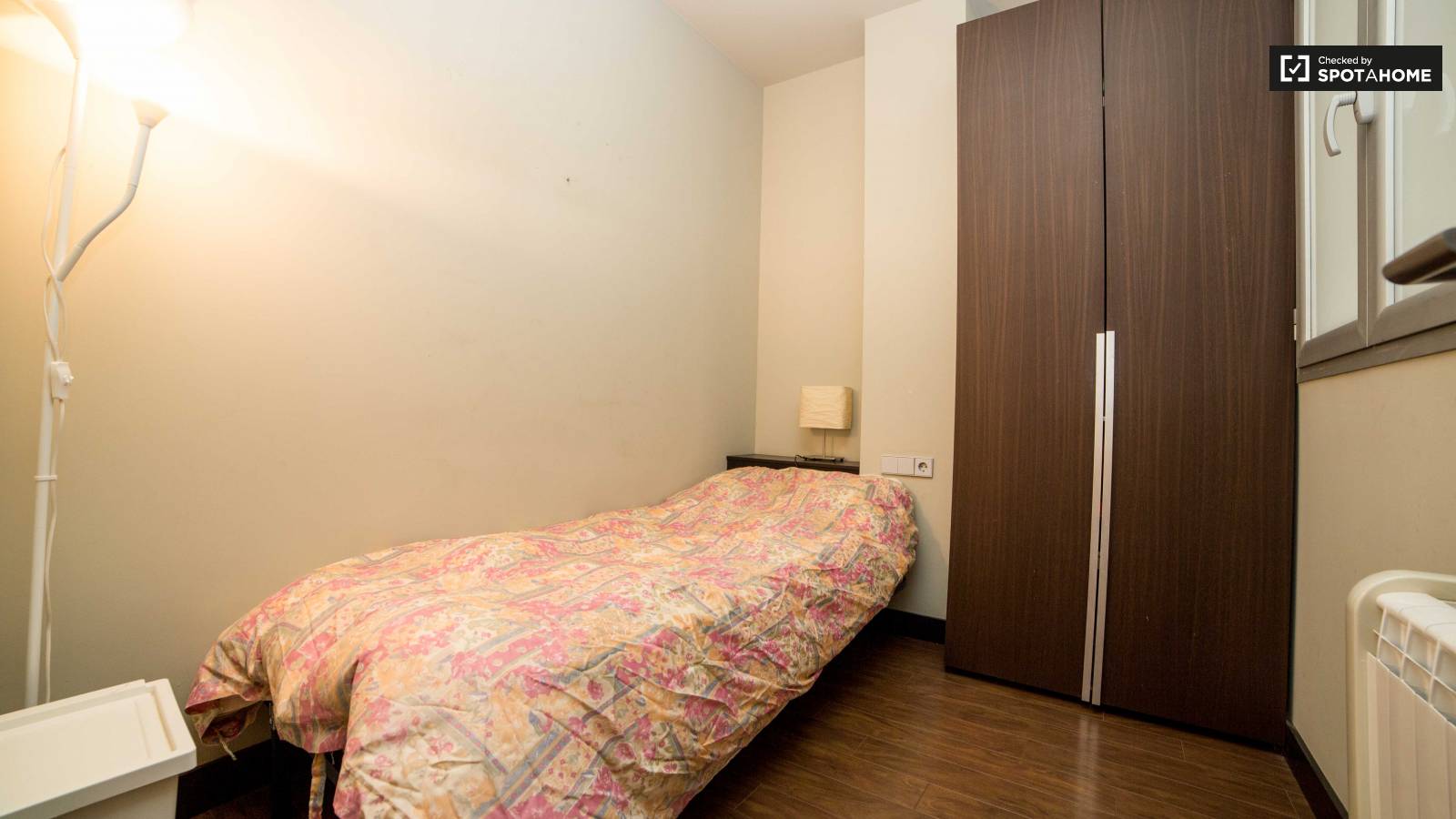 Habitaciones en alquiler en un apartamento moderno en Valencia (ref