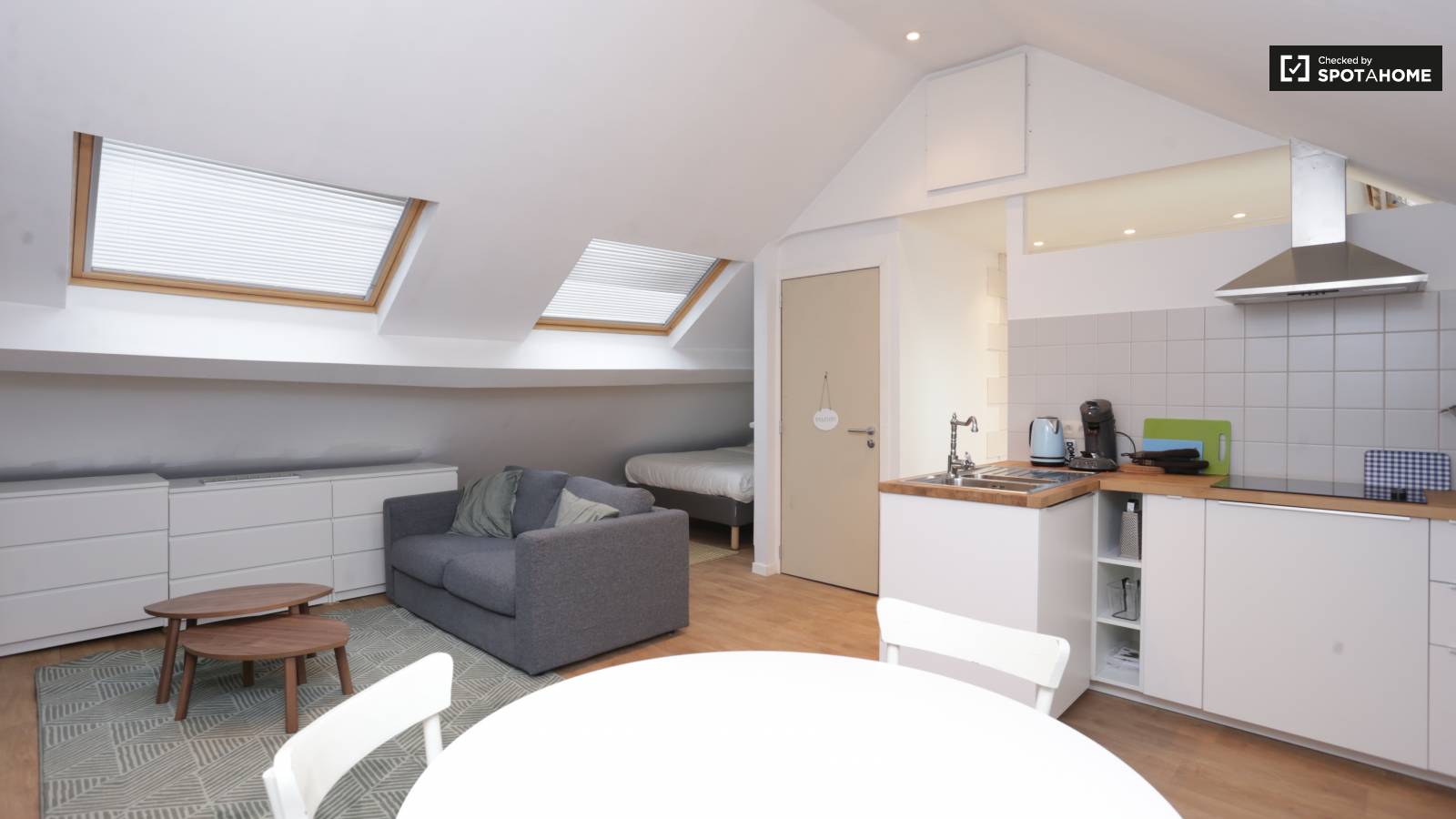 Modern studio apartment for rent in Etterbeek Brussels (ref 152392