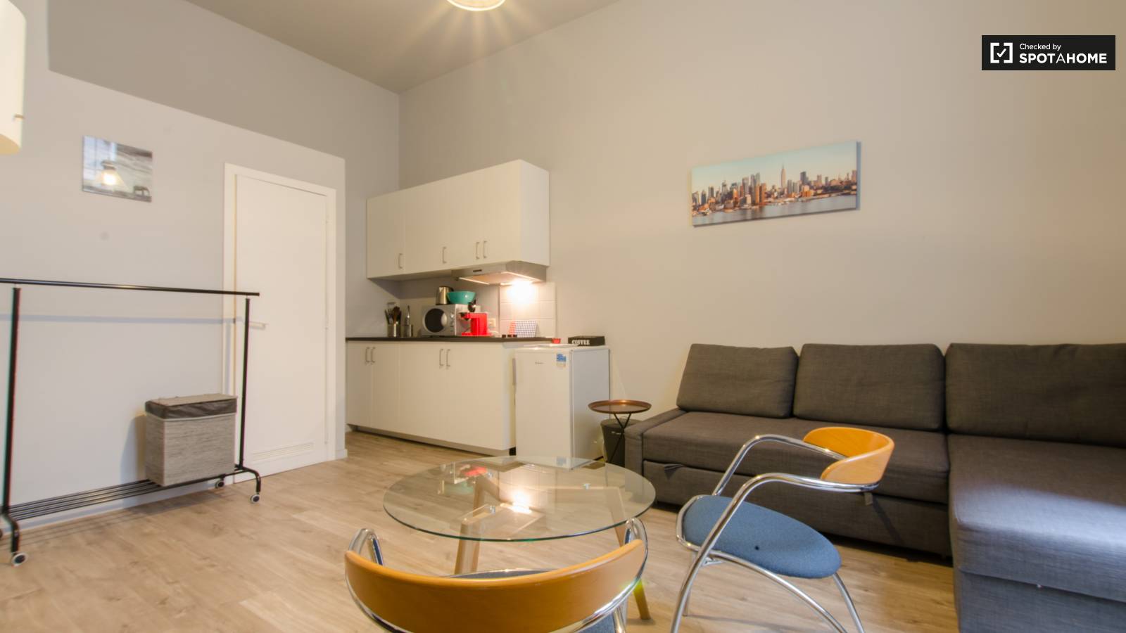Comfy studio apartment for rent in Brussels city centre (ref 140214