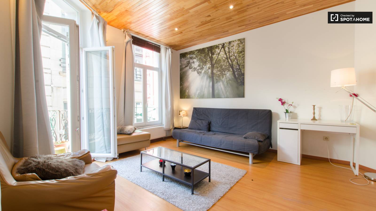 Bright studio apartment for rent in Brussels City Centre (ref 140314