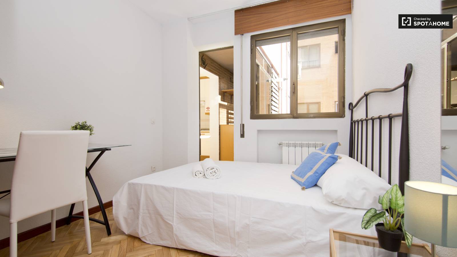 Room in 5bedroom apartment, Fuencarral, Madrid (ref 146932) Spotahome