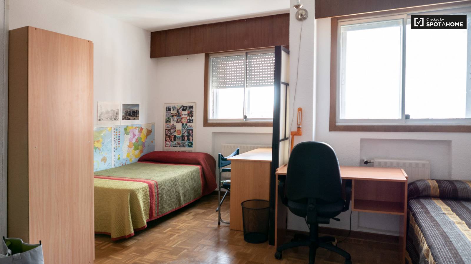 Habitación espaciosa en apartamento de 4 dormitorios en alquiler en El