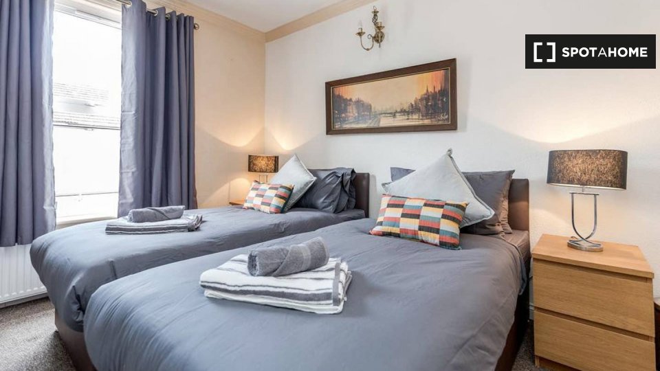 Room to rent in 2bedroom flat in Watford, London (ref 374593) Spotahome