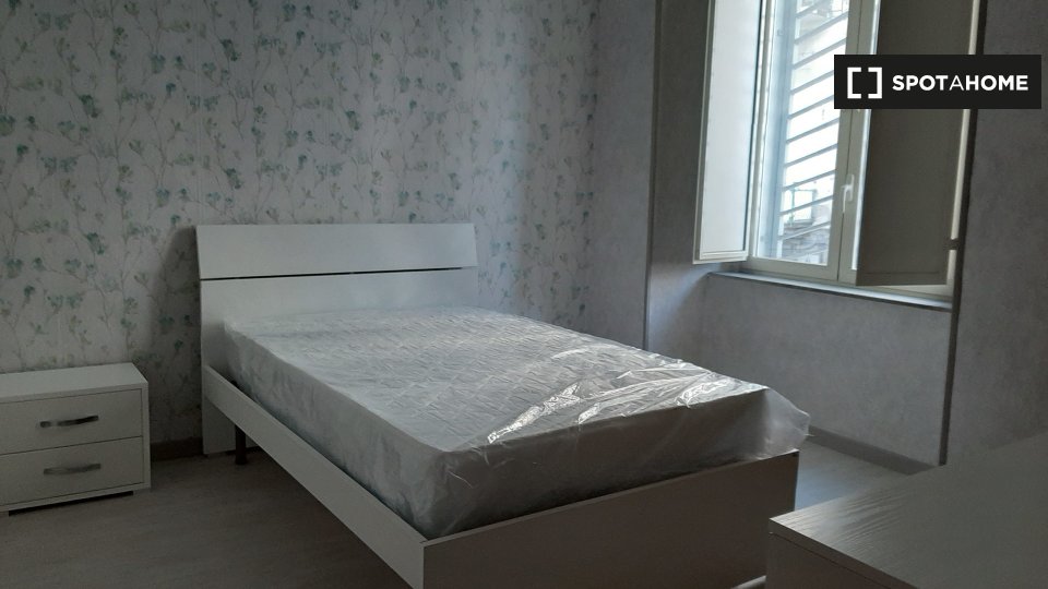 Rooms for rent in 3bedrooms apartment in Naples (ref 548100) Spotahome