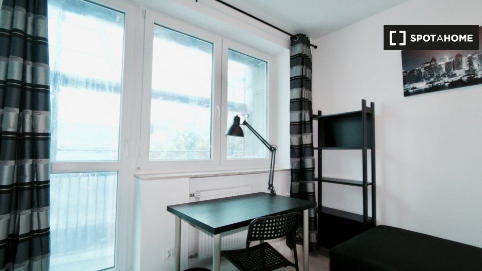 Rooms for rent in 4bedroom apartment in Wrocław (ref 605774) Spotahome