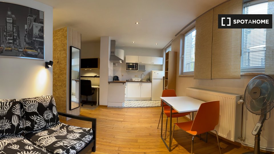 Bright studio apartment for rent in SaintGilles, Brussels (ref 122765