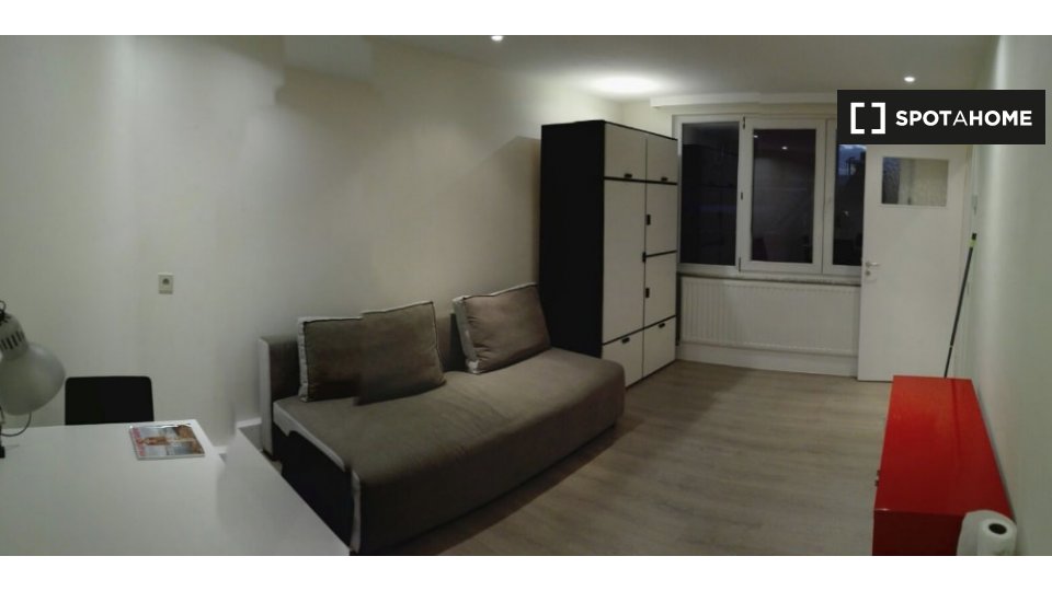 Charming studio apartment for rent in Ixelles, Brussels (ref 153100