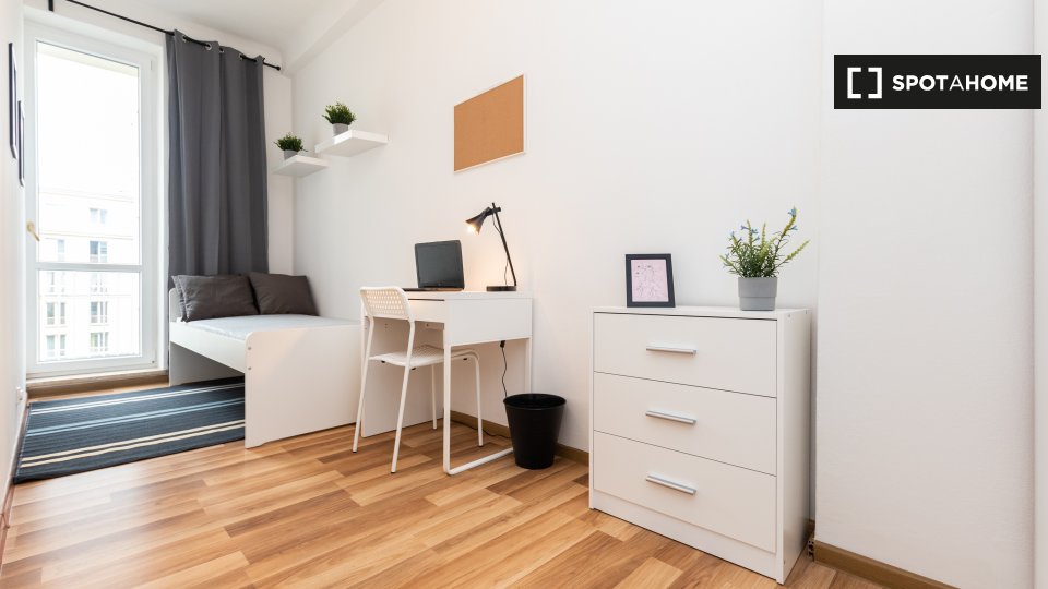 Room for rent in 4bedroom apartment in Frascati, Warsaw (ref 651938