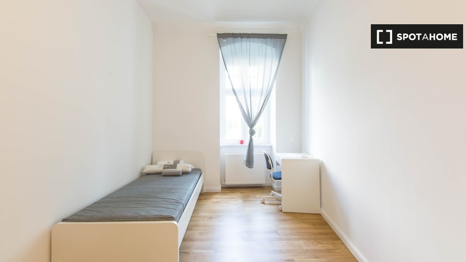 Rooms for rent in apartment with 3 bedrooms in Berlin (ref 463435) Spotahome