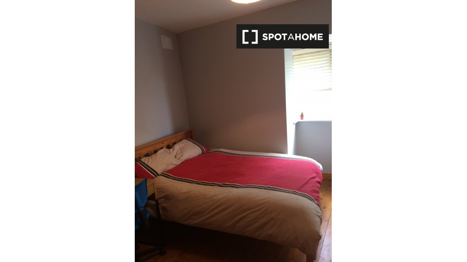 Room for rent in 4bedroom apartment in Glasnevin, Dublin (ref 297413