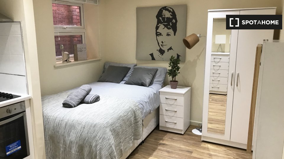 Studio apartment for rent in Kilburn, London (ref 642621) Spotahome