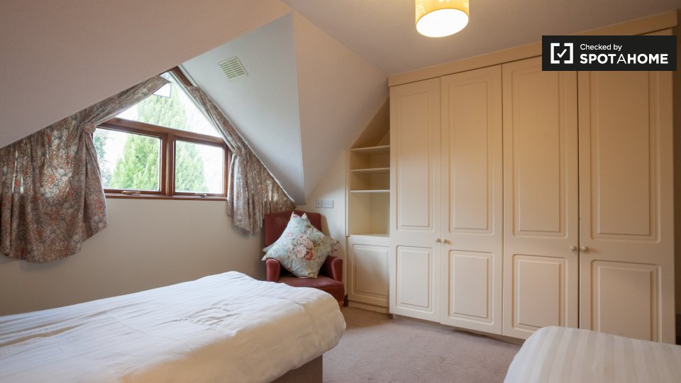 Room for rent in 4bedroom house in Shankill, Dublin (ref 297977