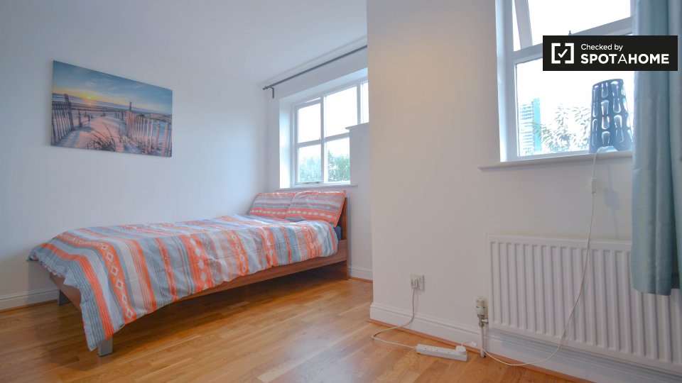 Rooms for rent in 5bedroom house in Southwark, London (ref 204269