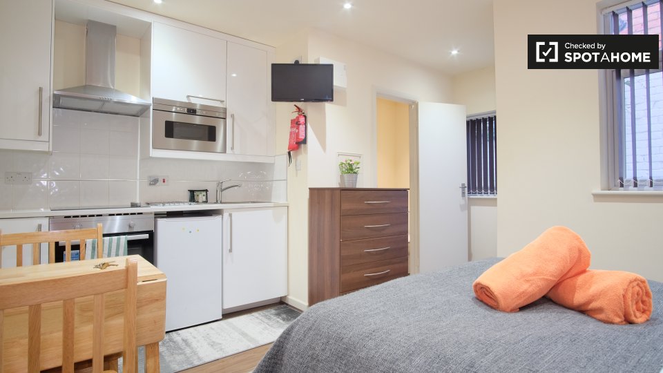 Studio flat to rent in Cricklewood, London (ref 382093) Spotahome