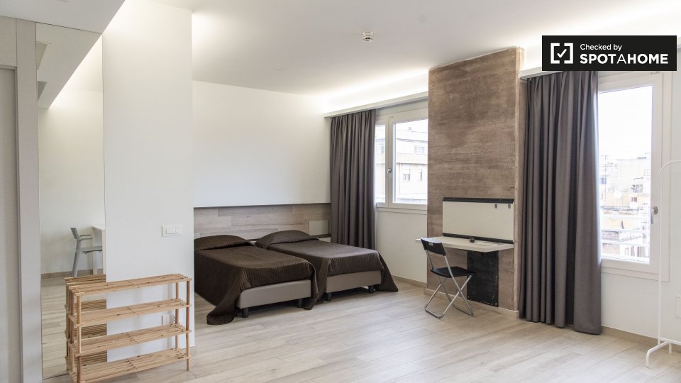 Studio apartment with balcony for rent in Rome (ref 608536