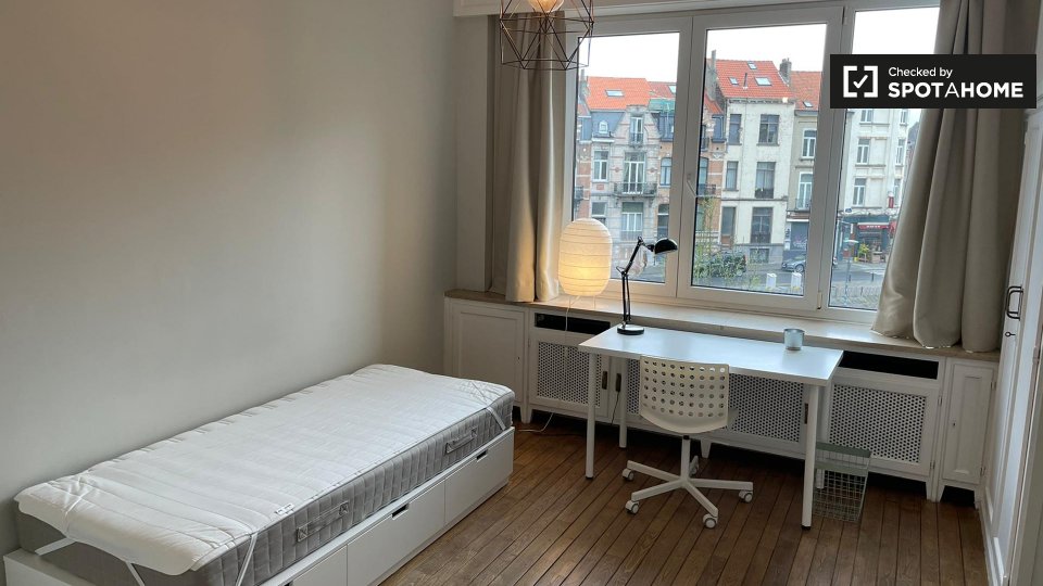 Chic studio apartment for rent in Ixelles, Brussels (ref 357088