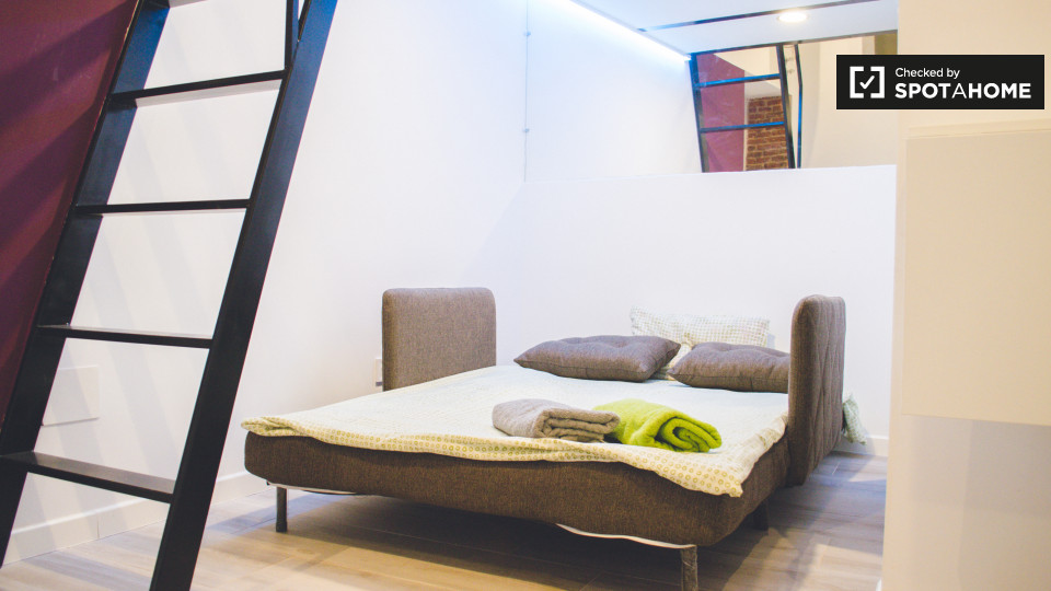 Estudio moderno con alquiler - Anton Martin, Madrid (ref: 129403