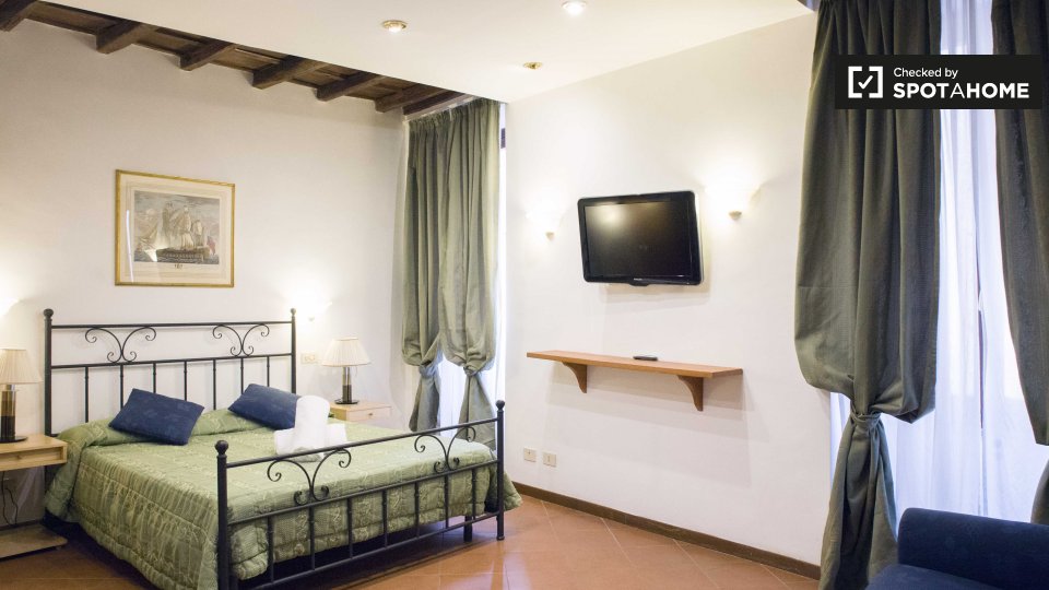 Lovely studio apartment for rent in Rome's historic centre (ref 210732