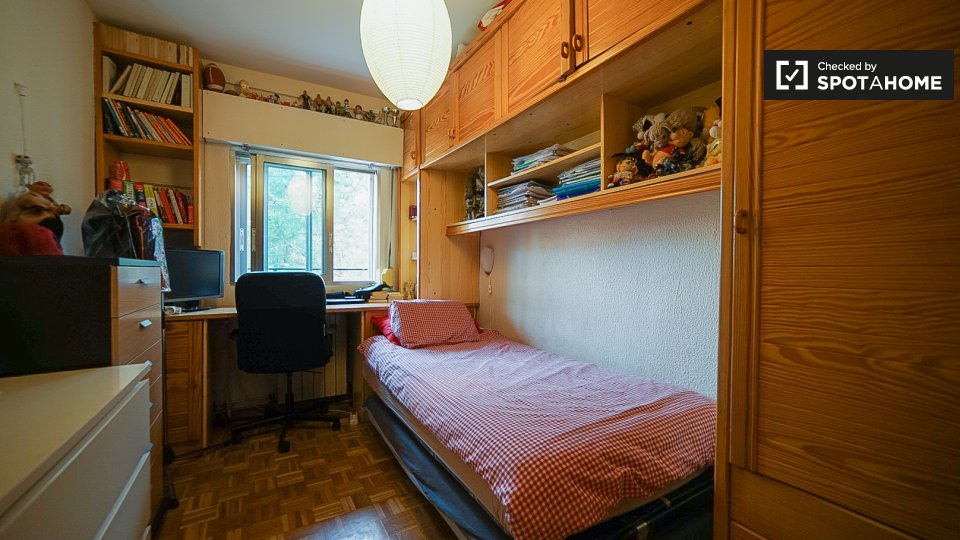 Acogedora habitación en alquiler en lucero, madrid. (ref: 333411