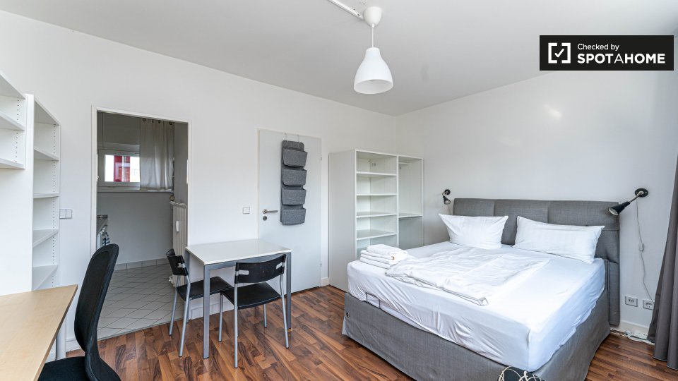 Modernes Studio-Apartment mit Balkon in Schöneberg, Berlin (ref: 598504 ...