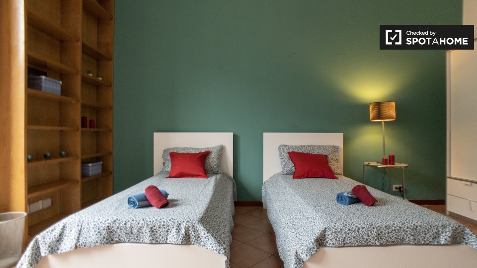 Cama en alquiler, habitación compartida, apartamento de 3 camas, Porta