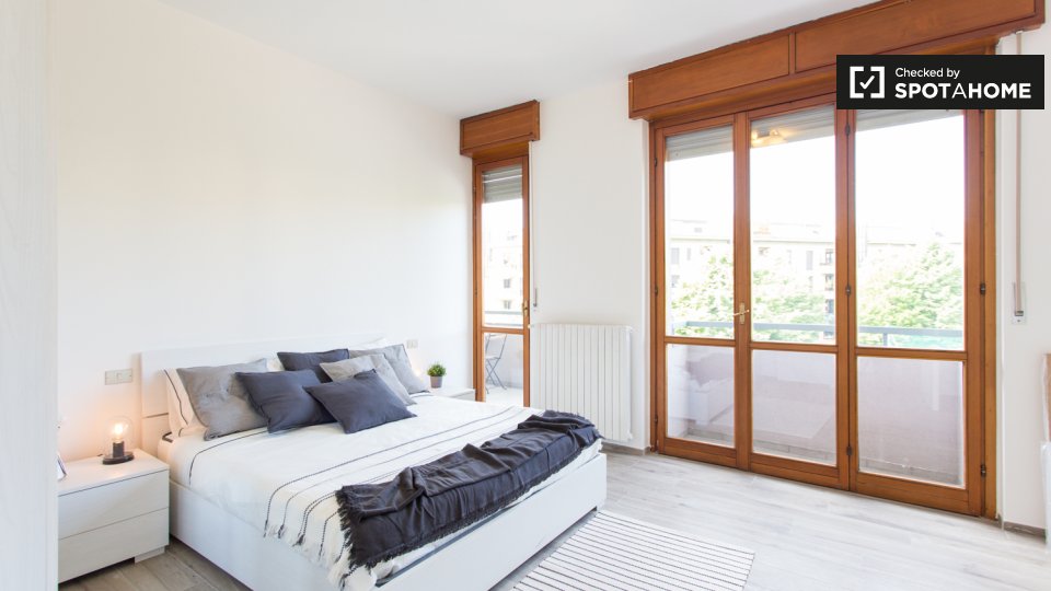 Rooms for rent in apartment with 3 bedrooms in Milan (ref 561277