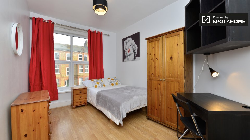 Room for rent in 5Bedroom Apartment in Battersea (ref 148526) Spotahome