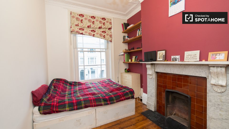 Rooms for rent in 5bedroom Apartment in Lambeth, London (ref 150862