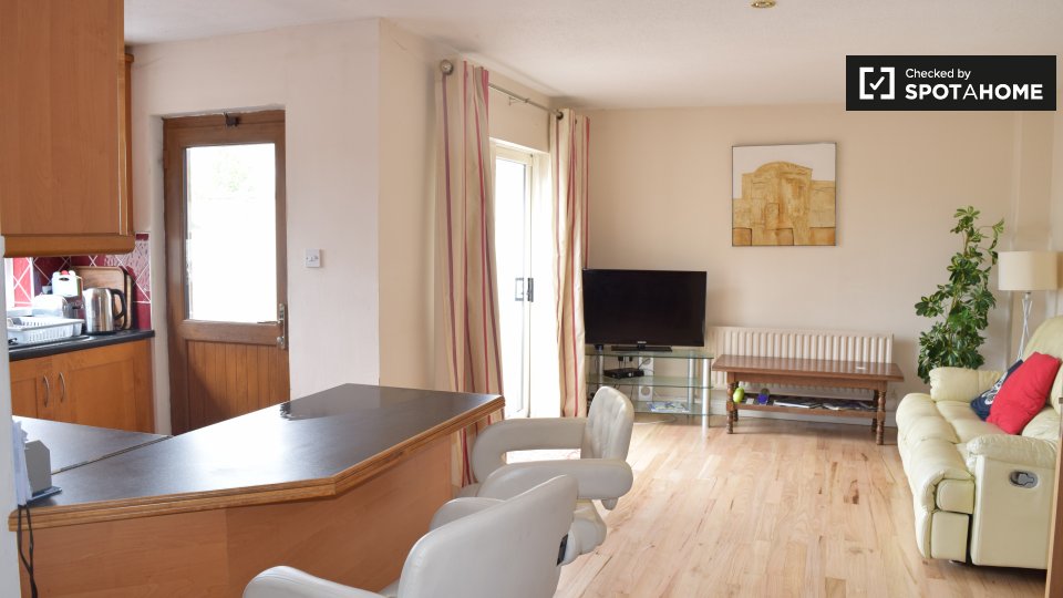 Room for rent in 5bedroom house in Glasnevin, Dublin (ref 243965