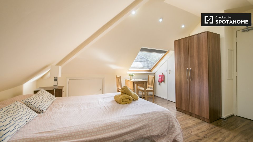 Studio flat to rent in Cricklewood, London (ref 360033) Spotahome