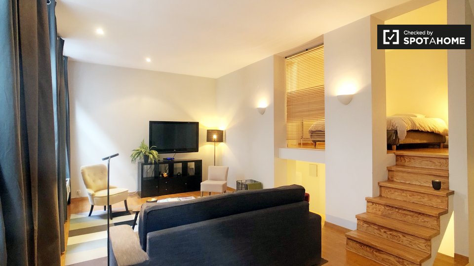 Unique studio apartment duplex for rent in Sablon, Brussels (ref