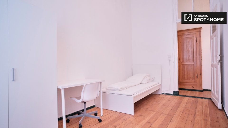 Room for rent in apartment with 3 bedrooms in Mitte, Berlin (ref 337346) Spotahome