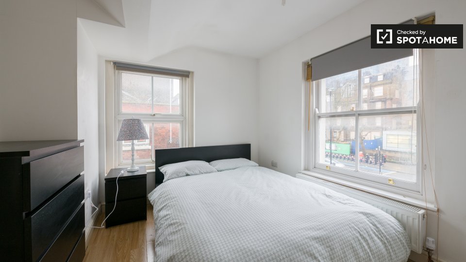 Room for rent in 4bedroom apartment in Tower Hamlets (ref 392071