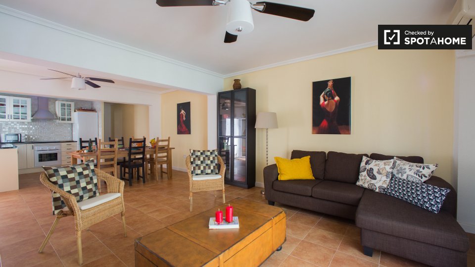 Apartamento de 3 dormitorios en alquiler en Quatre Carreres, Valencia