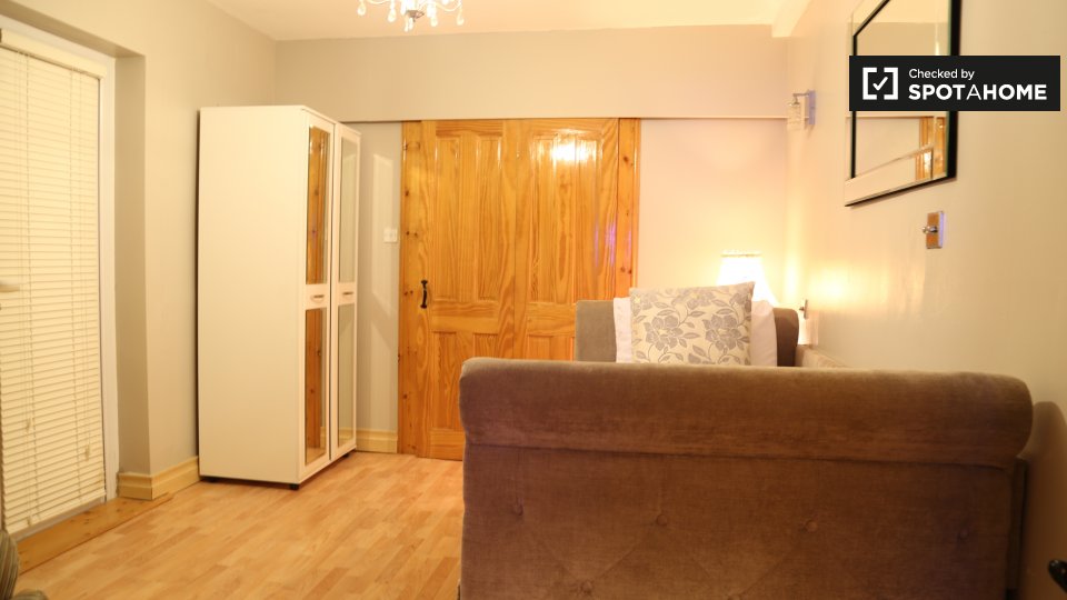 Room to rent in 4bedroom house in Clondalkin, Dublin (ref 202843