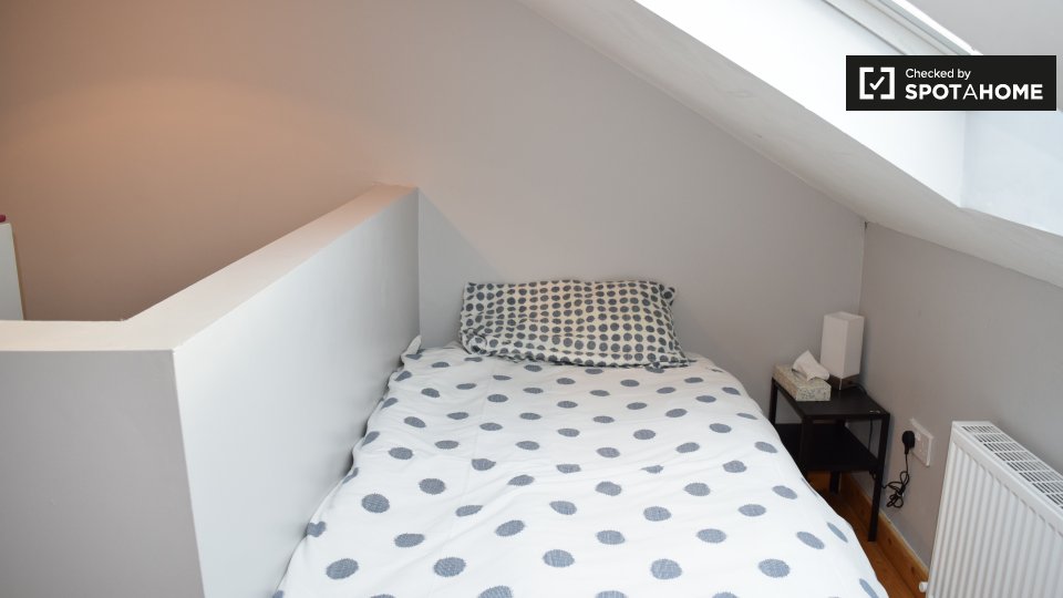 Room for rent in 4bedroom apartment in Glasnevin, Dublin (ref 299631