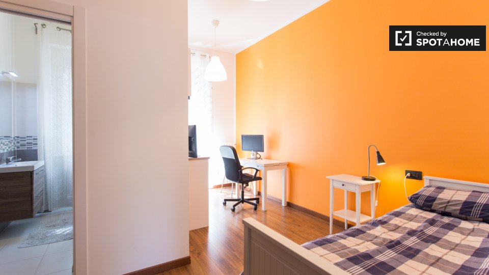 Colourful studio apartment for rent in Lotto, Milan (ref 444592