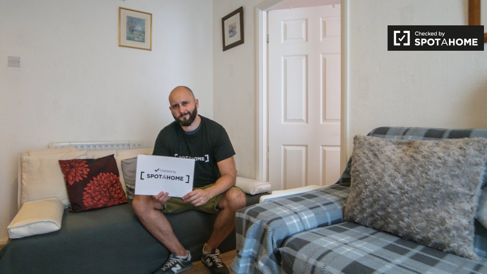 Room for rent in 2bedroom apartment in Lewisham, London (ref 259137