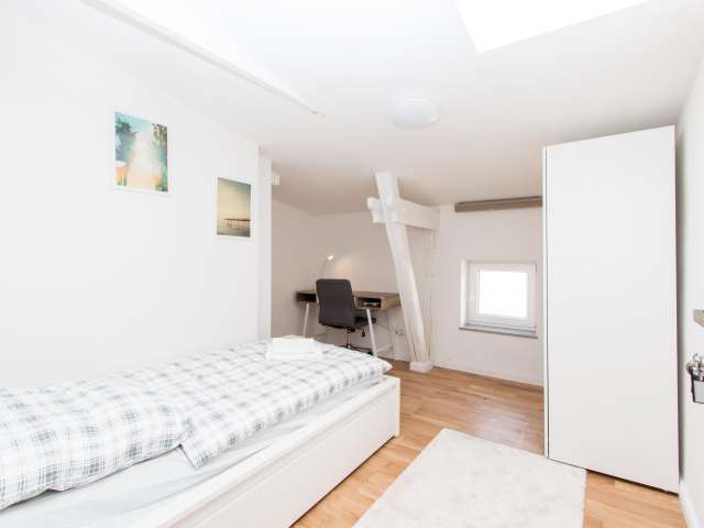 Schönes Zimmer zu vermieten in Wohnung mit 4 Schlafzimmern in Spandau