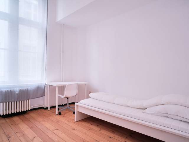 Zimmer zu vermieten in 3-Zimmer-Wohnung in Mitte, Berlin