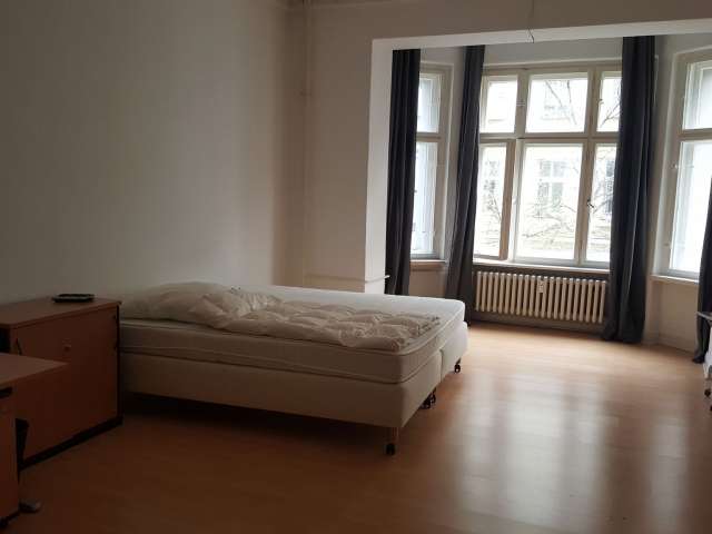 Zimmer zu vermieten in 4-Zimmer-Wohnung in Moabit, Berlin