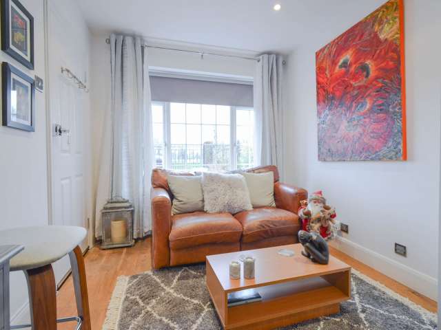 Semi-independent studio to rent in Richmond, London