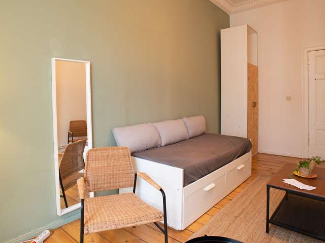 Zimmer zu vermieten in 5-Zimmer-Wohnung in Schöneberg, Berlin