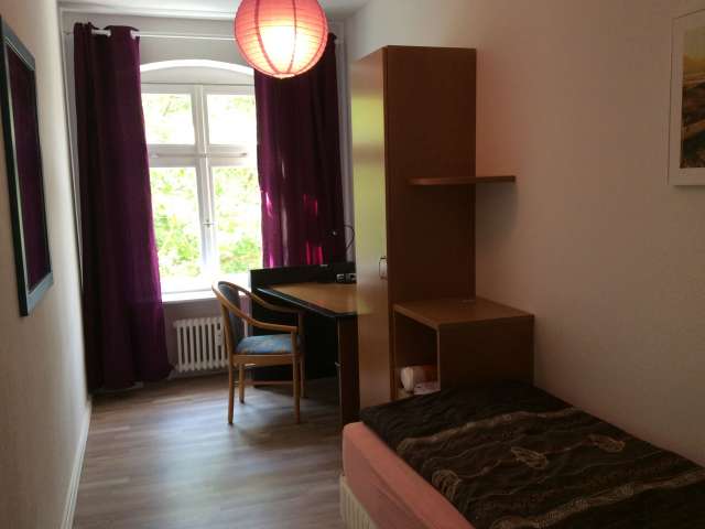 Zimmer zu vermieten in 4-Zimmer-Wohnung in Wrangelkiez