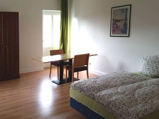 Geräumiges Zimmer zur Miete in Moabit, Berlin