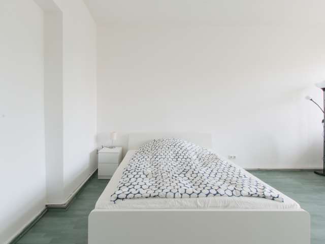 Helles Zimmer in 2-Zimmer-Wohnung in Tempelhof-Schöneberg